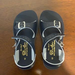 Sun sans surfer sandal